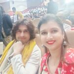 Dipti Rekha Padhi Instagram - The Golden moment❣️😍 Like a dream come true🤎 Meeting The Legend my all time Favorite @sonunigamofficial Sir🙏🏻 . . . #memory💕 #delhi #😊😊😊 #keepsmiling #Diptirekha