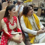 Dipti Rekha Padhi Instagram - The Golden moment❣️😍 Like a dream come true🤎 Meeting The Legend my all time Favorite @sonunigamofficial Sir🙏🏻 . . . #memory💕 #delhi #😊😊😊 #keepsmiling #Diptirekha