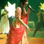 Dipti Rekha Padhi Instagram - 🩷🩷🩷 #diptirekhaliveconcert #bhubaneswar #balijtra #jiyararejiyara #😊😊😊 #reelsinstagram