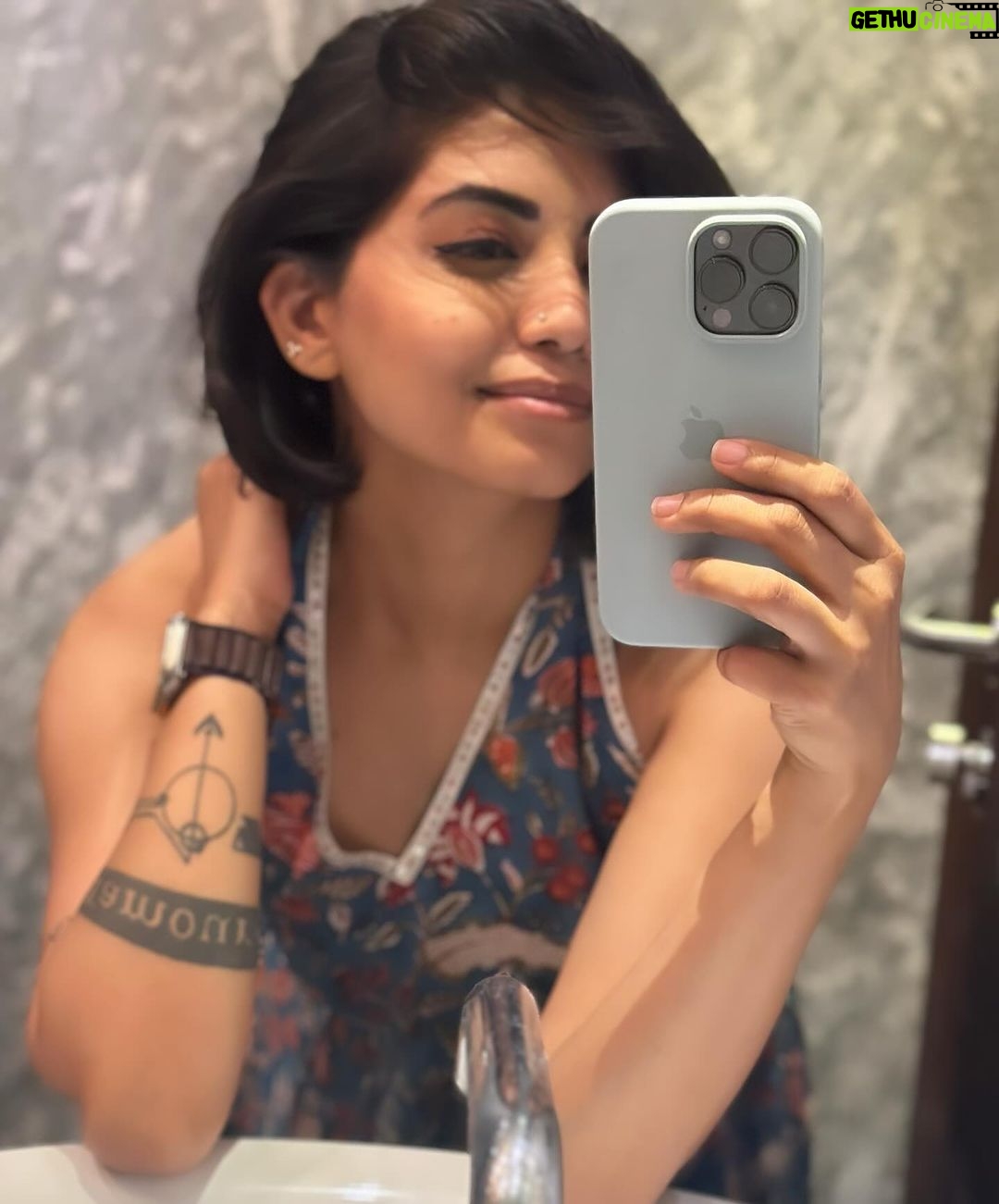 Disha Madan Instagram - Mirror mirror on the wall … ✨