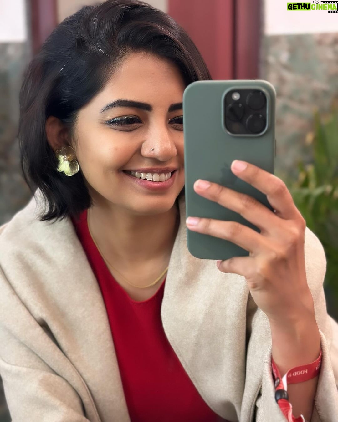 Disha Madan Instagram - Mirror mirror on the wall … ✨