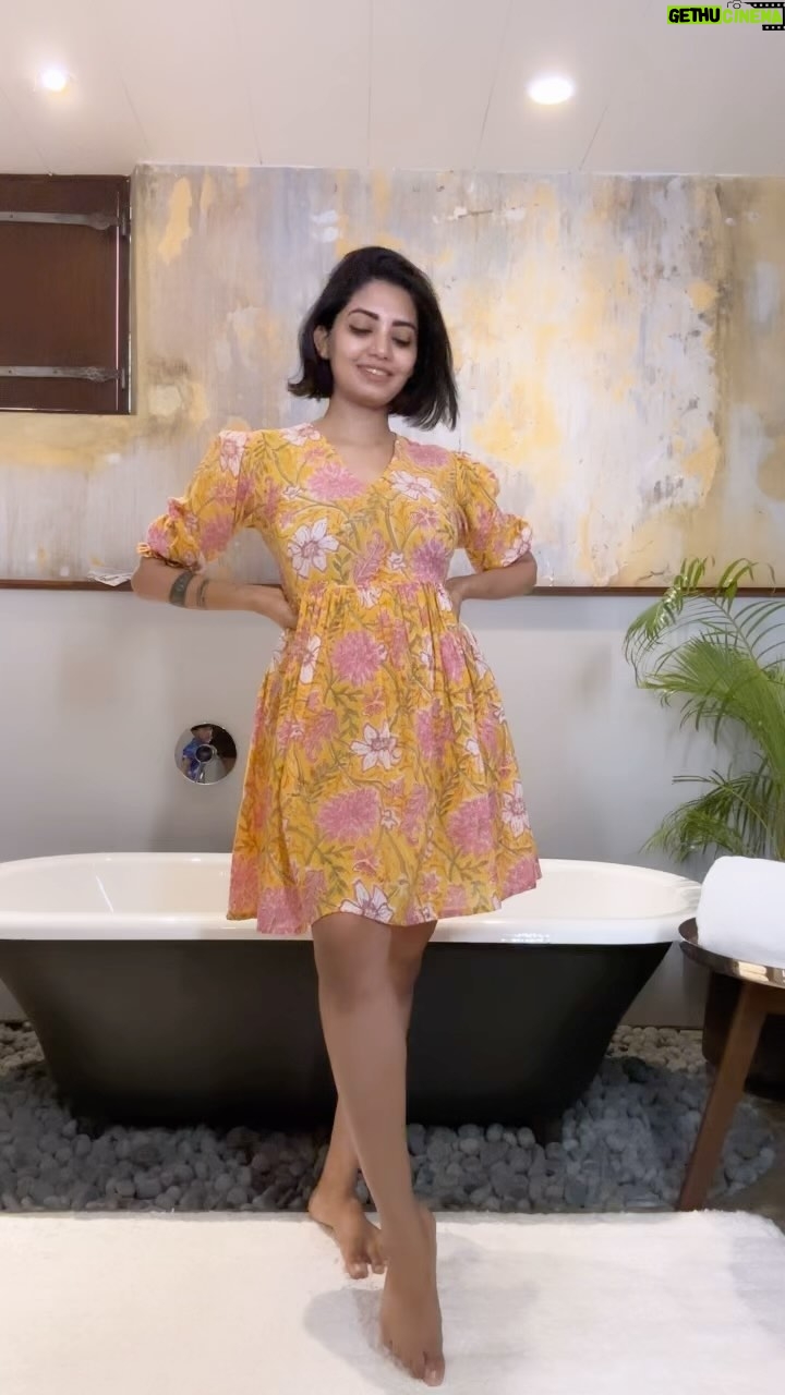 Disha Madan Instagram - Wore a little dress & tried to shake a leg but couldn’t stop laughing because I had an audience 😂 #kinnikinni