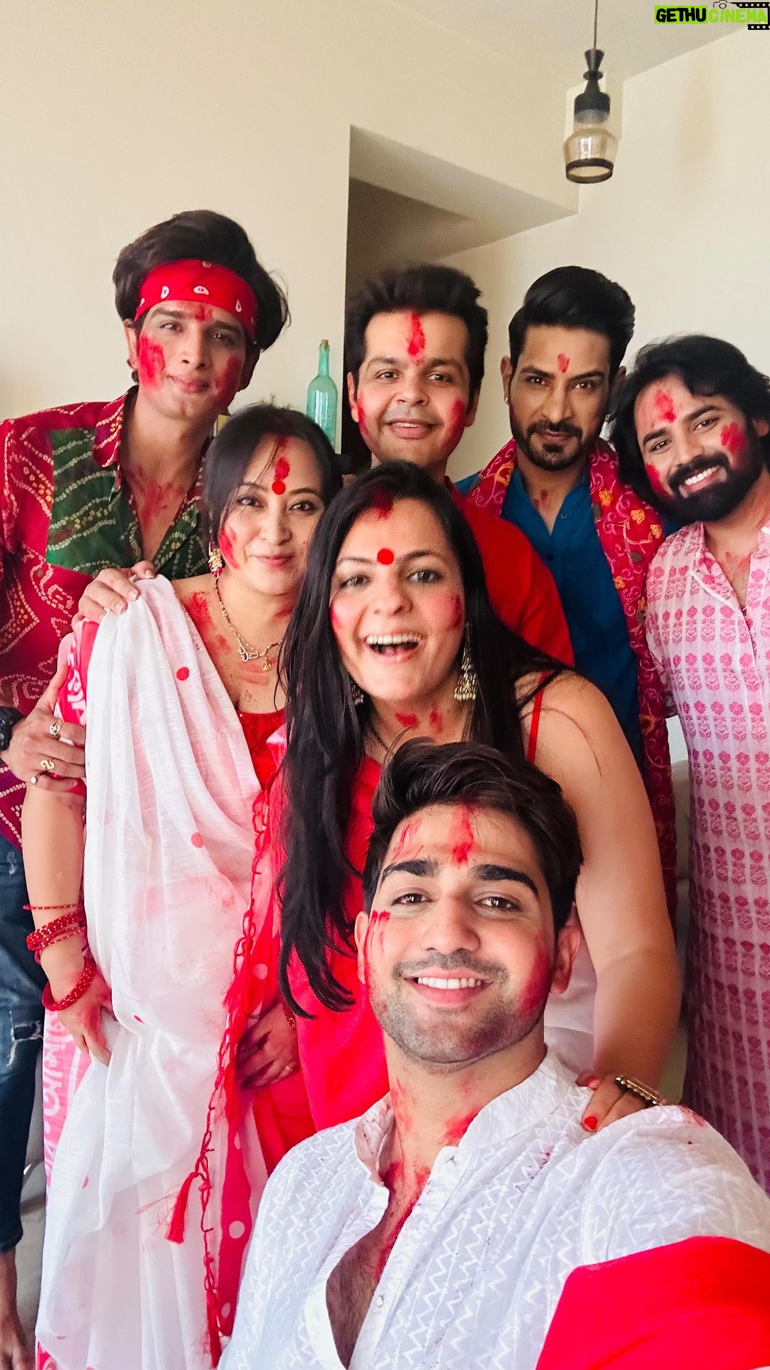 Divya Agarwal Instagram - This our most beautiful and spiritual experience of the year. As a family we would like to express our gratitude to everyone who created amazing memories ❤️❤️. Reel by @kapil_parmar0751 #amitkhannaphotography Mumbai, Maharashtra