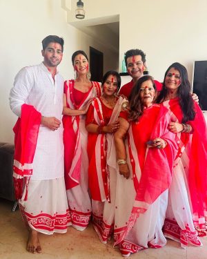 Divya Agarwal Instagram - The family I never thought I’ll have 
What a beautiful day 
Mata Rani sabko khush rakhe ❤️