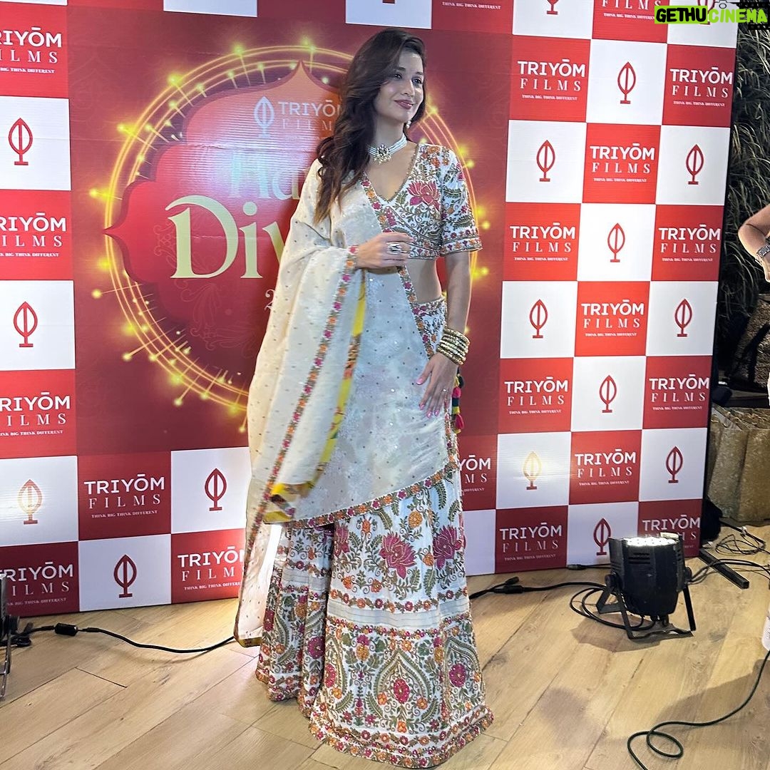 Divya Agarwal Instagram - This festive season has a different vibe ! Styled by @stylingbyvictor @sohail__mughal___ Outfit @shraddharambhia_official @viralmantra Bangles @rubans.in Neckpiece and earing @fashionjewellery_21 Assisted by @janvijain123 Thank you @middayindia