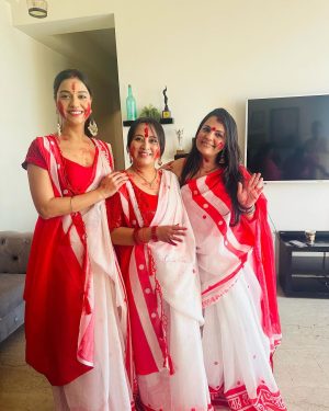Divya Agarwal Instagram - The family I never thought I’ll have 
What a beautiful day 
Mata Rani sabko khush rakhe ❤️