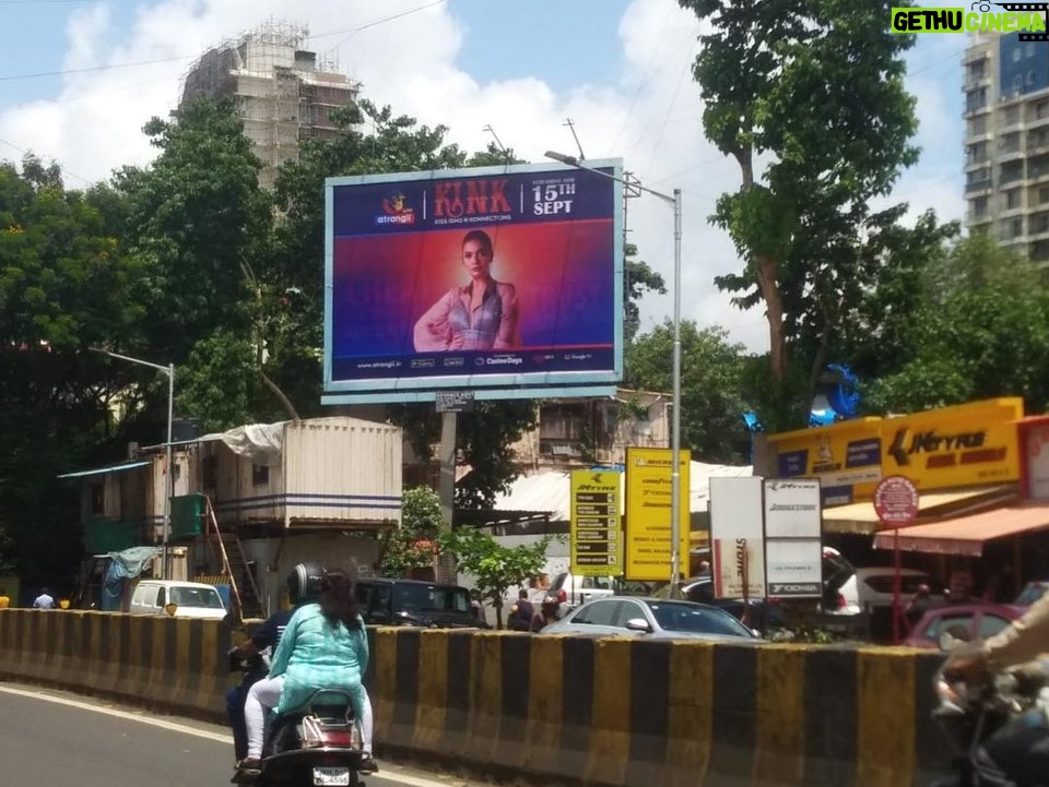 Divya Agarwal Instagram - With everything I do I in my life, I feel it’s just the beginning.. my journey from being a contestant to the host is truly amazing.. when I say I’m here to win, I shall win. This is the second time I have my posters all over mumbai and It still gets me all emotional. #proudwoman #grateful