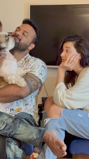 Divya Agarwal Instagram - It is said that animals can very well recognise a good soul.. I can understand why Simba loves coco so much ❤️ 
@apurva.insta