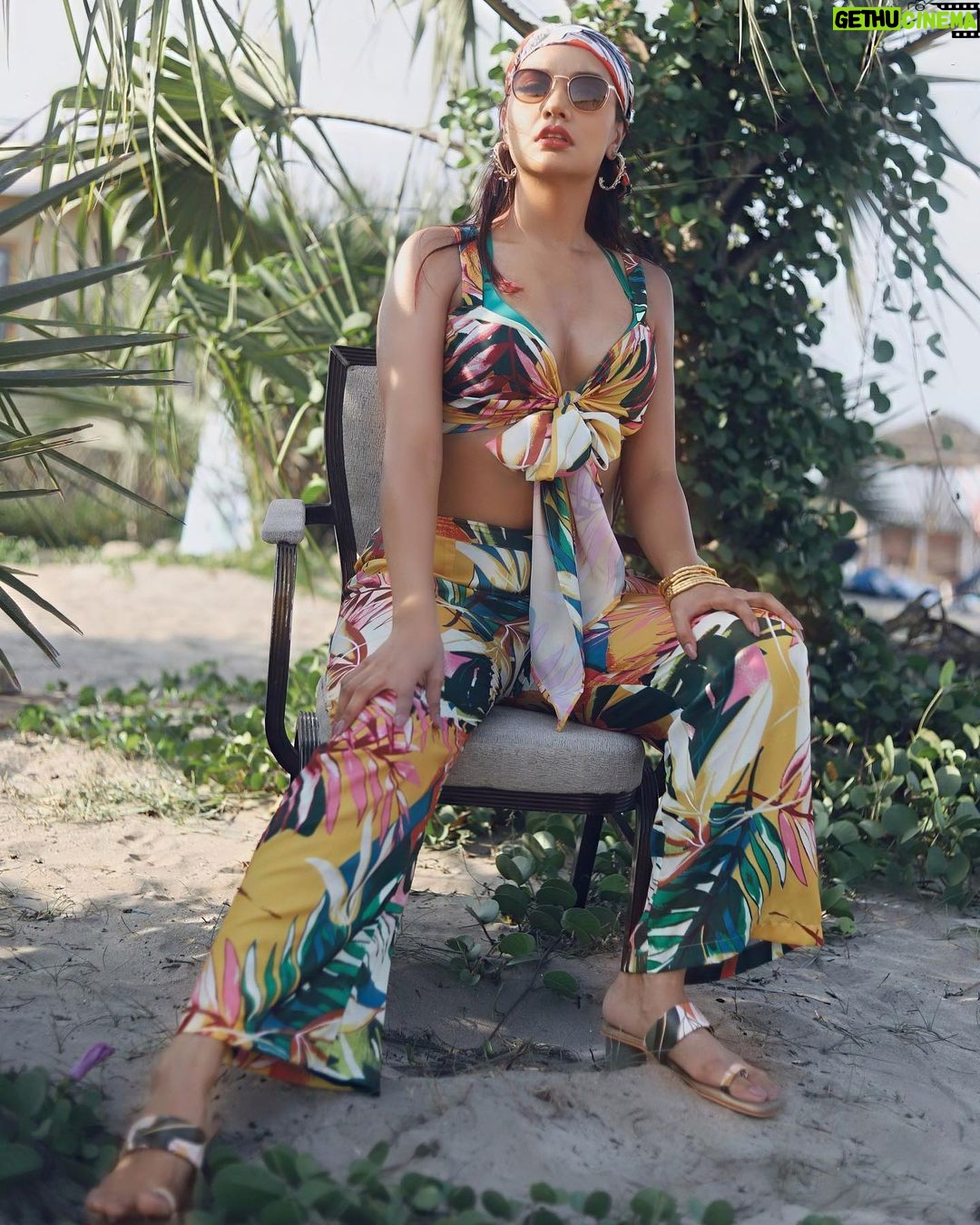Divya Agarwal Instagram - I’m feeling so exotic . Cape @iamkenferns Cord set @erotissch_ Style by @stylingbyvictor @sohail__mughal___ Makeup @dishisanghvii Earrings @sianofficial_ Shades @opiumeyewear Footwear @tic_tac_toe_store Hair @fouzikazi_makeupndhair Clicked by @deepaksfilmography . . #divyaagarwal #vibecheck #tropical #fashiongram #workmode