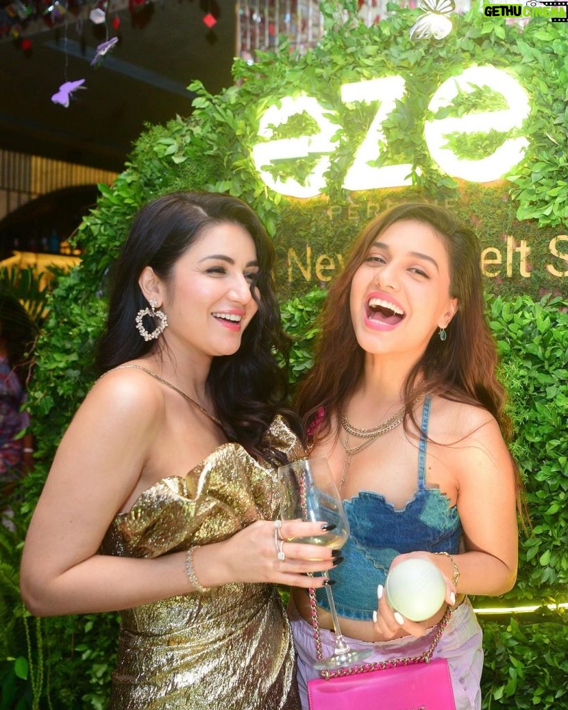 Divya Agarwal Instagram - What an evening! Celebrating charity @mfa_india with @ezeperfumes all things good for animals 💚 Thank you to everyone who came and supported the event! Sponsors @meatlessmeetmore @ezeperfumes @mfa_india @akinamumbai @magnanimousgrp