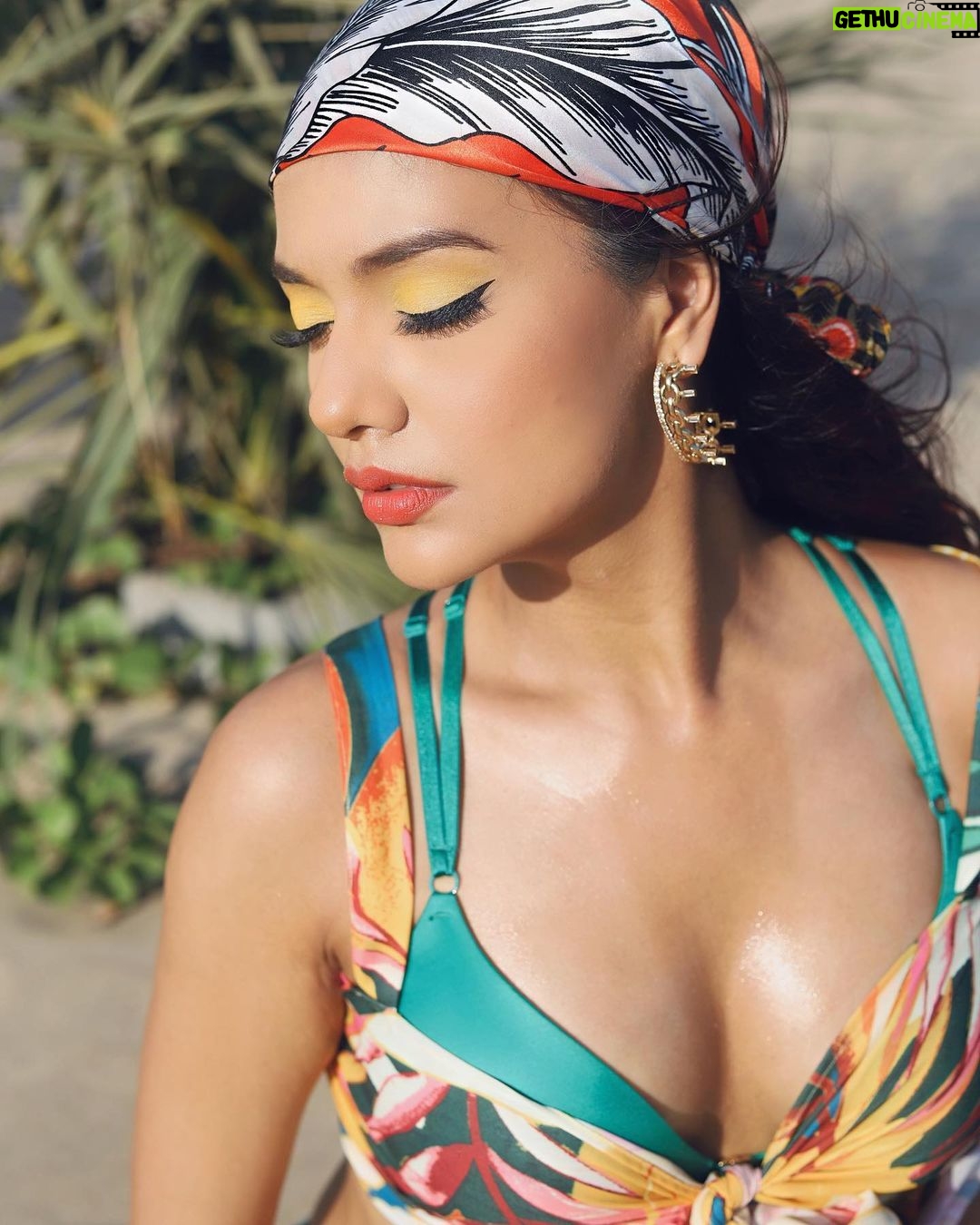 Divya Agarwal Instagram - I’m feeling so exotic . Cape @iamkenferns Cord set @erotissch_ Style by @stylingbyvictor @sohail__mughal___ Makeup @dishisanghvii Earrings @sianofficial_ Shades @opiumeyewear Footwear @tic_tac_toe_store Hair @fouzikazi_makeupndhair Clicked by @deepaksfilmography . . #divyaagarwal #vibecheck #tropical #fashiongram #workmode