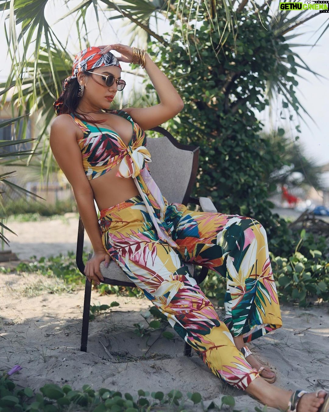 Divya Agarwal Instagram - I’m feeling so exotic . Cape @iamkenferns Cord set @erotissch_ Style by @stylingbyvictor @sohail__mughal___ Makeup @dishisanghvii Earrings @sianofficial_ Shades @opiumeyewear Footwear @tic_tac_toe_store Hair @fouzikazi_makeupndhair Clicked by @deepaksfilmography . . #divyaagarwal #vibecheck #tropical #fashiongram #workmode