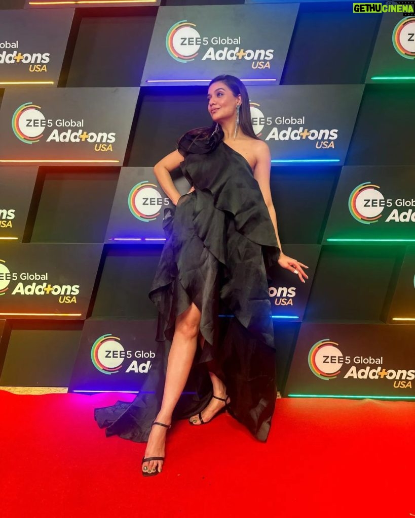 Divya Agarwal Instagram - She remembered who she was and the game changed🖤 What a night with @zee5global @zee5 Styled by @stylingbyvictor @sohail__mughal___ Outfit @datetheramp Assisted by @styleby_antara @janvijain123 Makeup @dishisanghvii Hair @faces_by_sarahh