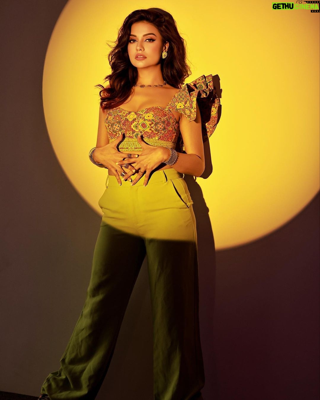 Divya Agarwal Instagram - The lovely @divyaagarwal_official Clicked by @amitkhannaphotography Styled by @stylingbyvictor @sohail__mughal___ Top : @iamkenferns Styling intern @janvijain123 Jewellery by @houseofaarai Footwear by @kanvasindia Makeup @makeupbynayan Hair @yashikajain._. #amitkhannaphotography #divyaagarwal Mumbai, Maharashtra