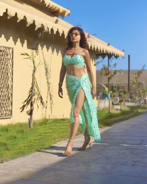 Divya Agarwal Instagram - 🧚🏻
.
Outfit @victor_robinsonofficial 
Styled by @stylingbyvictor @sohail__mughal___ 
Makeup @dishisanghvii 
Hair @fouzikazi_makeupndhair 
Clicked by @deepaksfilmography 
Bracelet @ne_nepal 
Accessories @aestheeetical
Shades @opiumeyewear