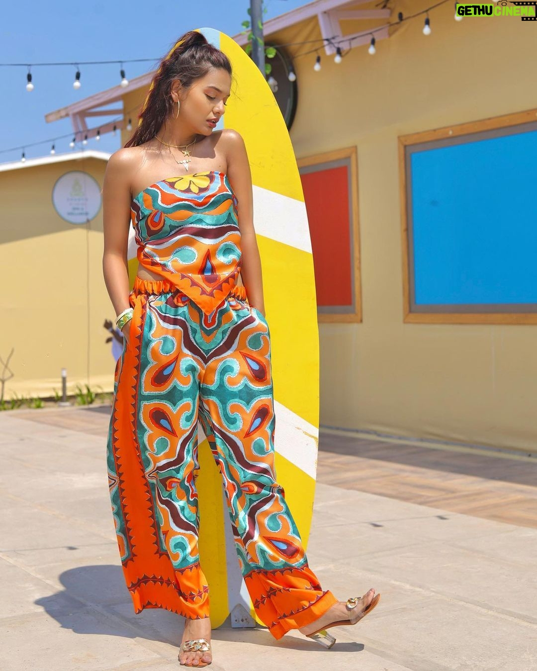 Divya Agarwal Instagram - "ππ₯ . Outfit @zara Styled by @stylingbyvictor @sohail__mughal___ Makeup @dishisanghvii Earrings @justpeachyindia Ring @sianofficial_ Accessories @azgaofficial Hair @fouzikazi_makeupndhair Clicked by @deepaksfilmography Footwear @bohoraani #divyaagarwal #orangevibes #mangoseason #summerstyle"