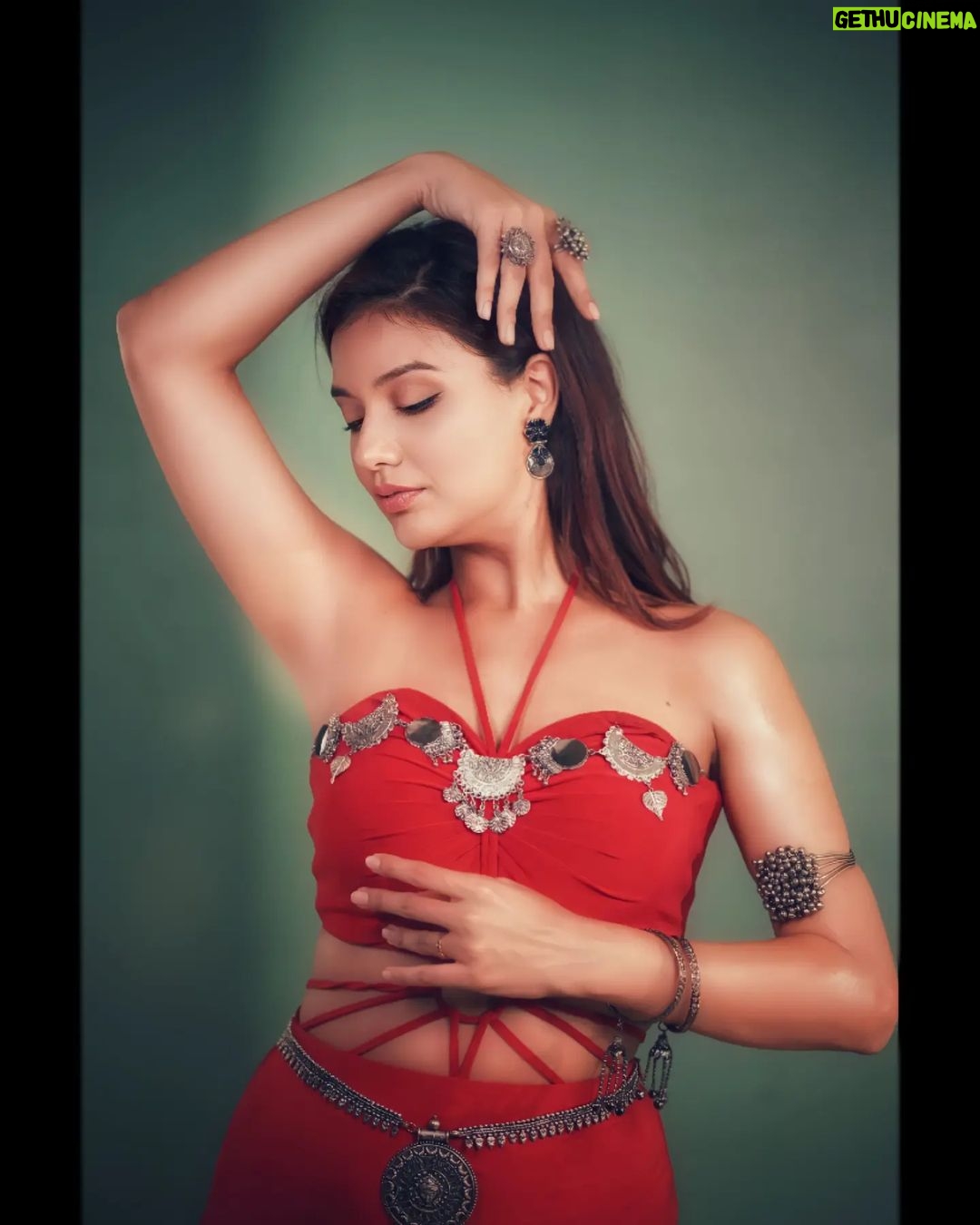 Divya Agarwal Instagram - Slaying everyday, everytime!🔥 Styled by - @sohail__mughal___ @stylingbyvictor Outfit - @label_kalon Jewellery - @rubans.in @anthajewels Makeup - @dishisanghvii Clicked by - @ikshitpatel