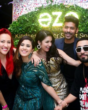 Divya Agarwal Instagram - What an evening! Celebrating charity @mfa_india with @ezeperfumes all things good for animals 💚

Thank you to everyone who came and supported the event! 

Sponsors 
@meatlessmeetmore 
@ezeperfumes 
@mfa_india 
@akinamumbai 
@magnanimousgrp