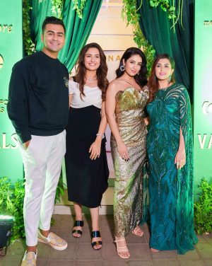 Divya Agarwal Instagram - What an evening! Celebrating charity @mfa_india with @ezeperfumes all things good for animals 💚

Thank you to everyone who came and supported the event! 

Sponsors 
@meatlessmeetmore 
@ezeperfumes 
@mfa_india 
@akinamumbai 
@magnanimousgrp