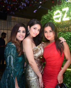 Divya Agarwal Instagram - What an evening! Celebrating charity @mfa_india with @ezeperfumes all things good for animals 💚

Thank you to everyone who came and supported the event! 

Sponsors 
@meatlessmeetmore 
@ezeperfumes 
@mfa_india 
@akinamumbai 
@magnanimousgrp