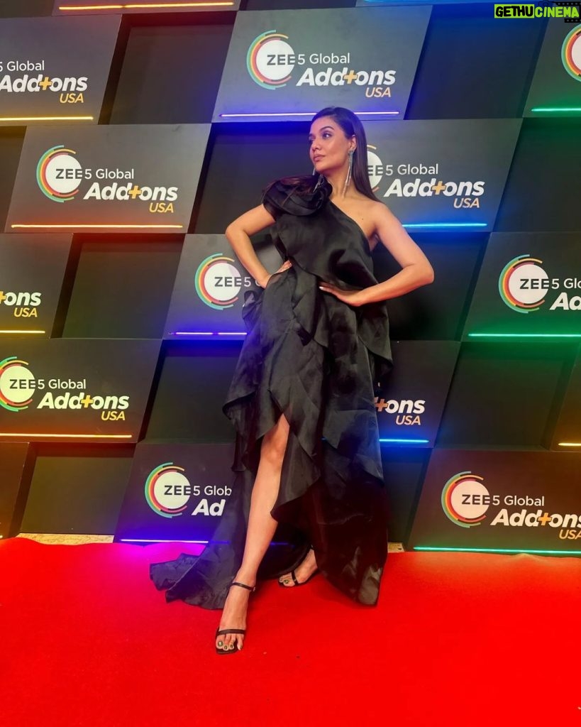 Divya Agarwal Instagram - She remembered who she was and the game changed🖤 What a night with @zee5global @zee5 Styled by @stylingbyvictor @sohail__mughal___ Outfit @datetheramp Assisted by @styleby_antara @janvijain123 Makeup @dishisanghvii Hair @faces_by_sarahh