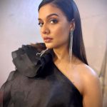 Divya Agarwal Instagram - Stealing the show, one red carpet at a time 🖤 @divyaagarwal_official we’re stunned!! makeup @dishisanghvii hair @faces_by_sarahh styled by @stylingbyvictor @sohail__mughal___ wearing @datetheramp @zeecineawards @zee5 #divyaagrawal #redcarpet #glam #zeecineawards