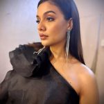 Divya Agarwal Instagram - Stealing the show, one red carpet at a time 🖤 @divyaagarwal_official we’re stunned!! makeup @dishisanghvii hair @faces_by_sarahh styled by @stylingbyvictor @sohail__mughal___ wearing @datetheramp @zeecineawards @zee5 #divyaagrawal #redcarpet #glam #zeecineawards