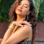 Divya Agarwal Instagram - Radiating confidence and melting hearts! 🔥 Outfit @mehakmurpanalabel Bangles @atrangibykritika Styled by @stylingbyvictor @sohail__mughal___ Assisted by @styleby_antara Makeup @dishisanghvii Hair @fouzikazi_makeupndhair