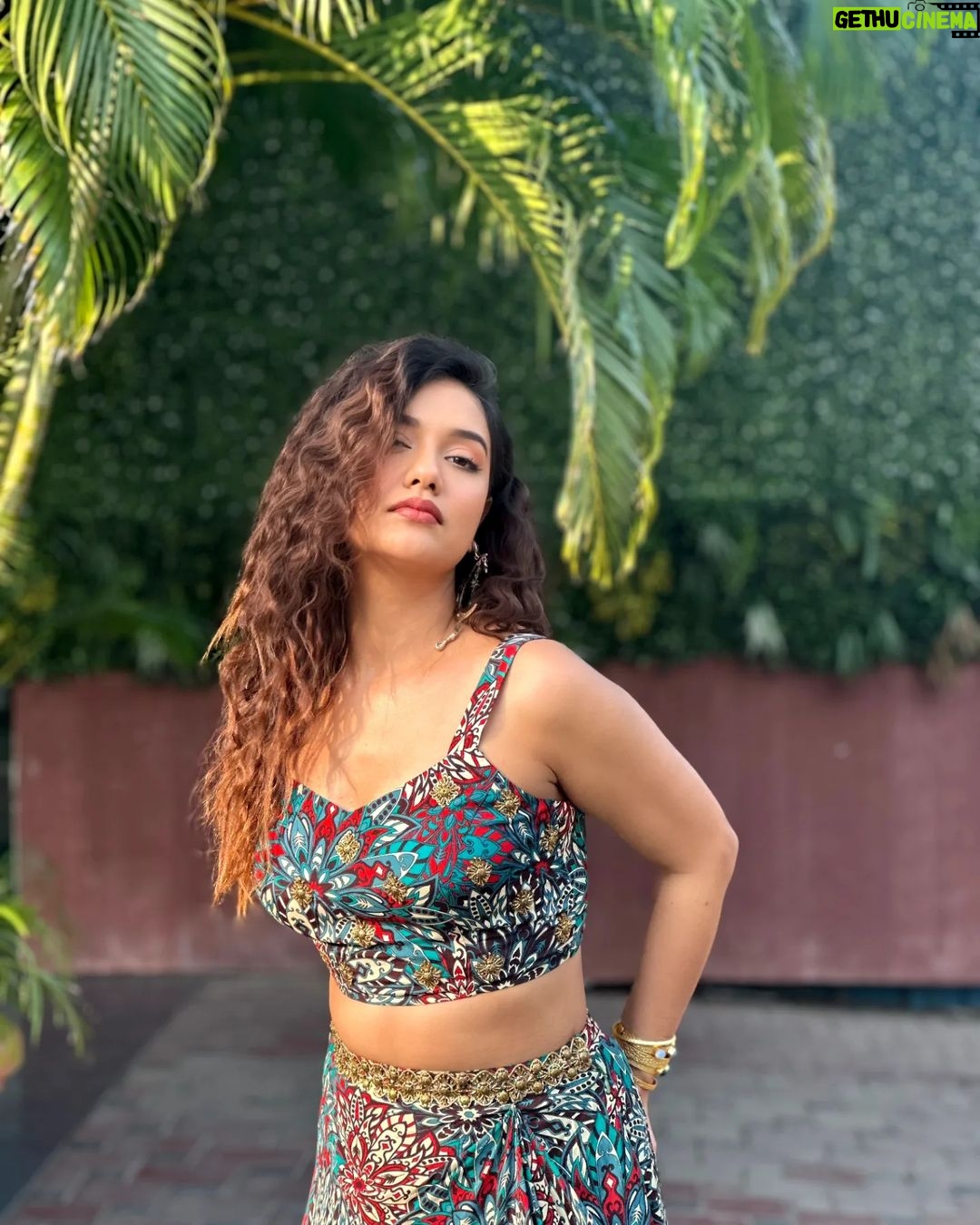 Divya Agarwal Instagram - Radiating confidence and melting hearts! 🔥 Outfit @mehakmurpanalabel Bangles @atrangibykritika Styled by @stylingbyvictor @sohail__mughal___ Assisted by @styleby_antara Makeup @dishisanghvii Hair @fouzikazi_makeupndhair