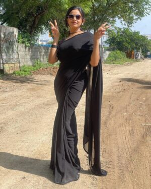 Divya Ganesh Instagram - 🖤

#divyaganesh