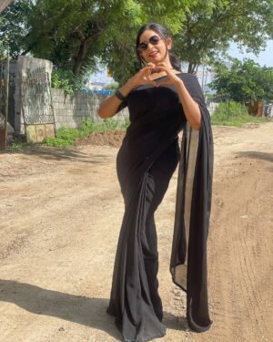 Divya Ganesh Instagram - 🖤

#divyaganesh