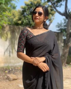 Divya Ganesh Instagram - 🖤 #divyaganesh Hyderabad