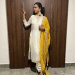 Divya Ganesh Instagram - 💛 #divyaganesh