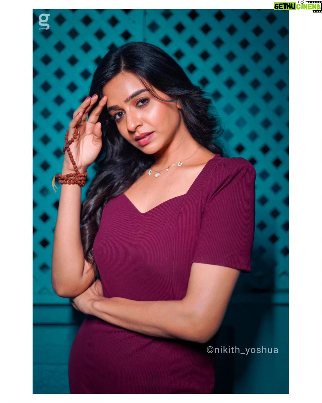 Divya Ganesh Instagram - Gorgeous @divya_ganesh_official 🖤✨ . . . Inframe : @divya_ganesh_official 🥰💫 Photograph : @nikith_yoshua 📸 . . . #divyaganesh #serial #fansmeet #actress #galatta #photoshoot #nightshoot #model #divya #ganesh #picoftheday #photo #pose #leo #baakiyalakshmi #baakiyalakshmi_serial #serialbaakiyalakshmi Chennai, India