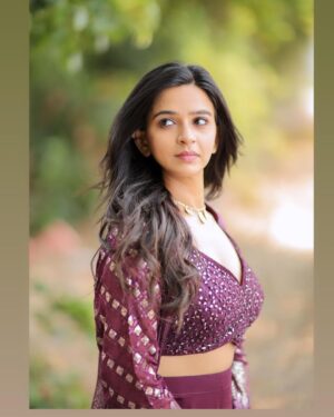 Divya Ganesh Instagram - “The right person will not only look for you but also look after you”.

@kiarainchennai 
@agnes110125_official 

#divyaganesh