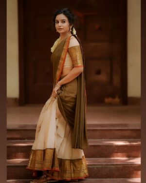 Divya Ganesh Instagram - Scent of summer 🌸

@ivalinmabia 
@camerasenthil 
@makeover_by_miga 
@pavithra_hairstylist 
@rrajeshananda 

#divyaganesh