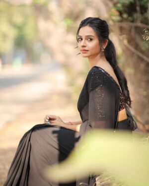 Divya Ganesh Instagram - All eyes on me 👁‍🗨

@dhanush__photography 
@sstudio.thedesignhub 
@preethiartistry 

#divyaganesh
