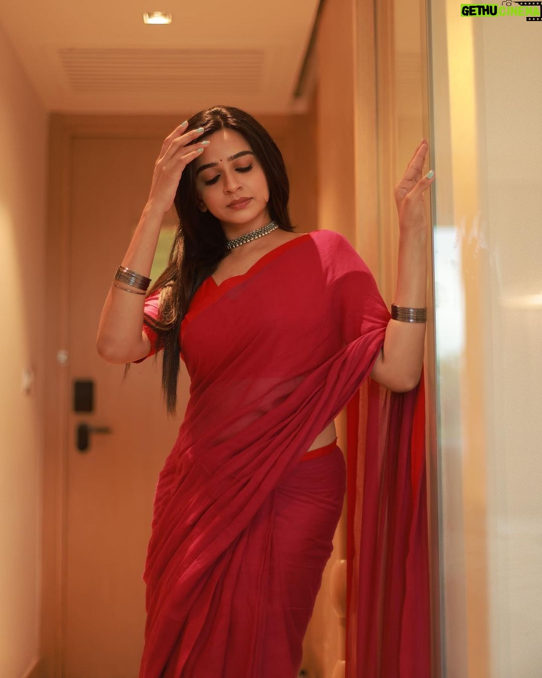 Divya Ganesh - 90.4K Likes - Happiness lies in the small things made with love 🤍
#divyaganesh