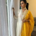 Divya Ganesh Instagram - 💛 #divyaganesh