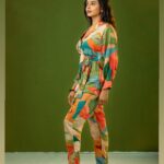 Divya Ganesh Instagram - It’s not about who wants you, it’s about who values &respects you✨ @dhanush__photography @rinkymakeup_artist @ethonique #divyaganesh