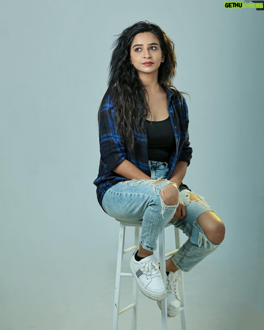 Divya Ganesh - 44.3K Likes - Sometimes being strong is your only option✨
#divyaganesh