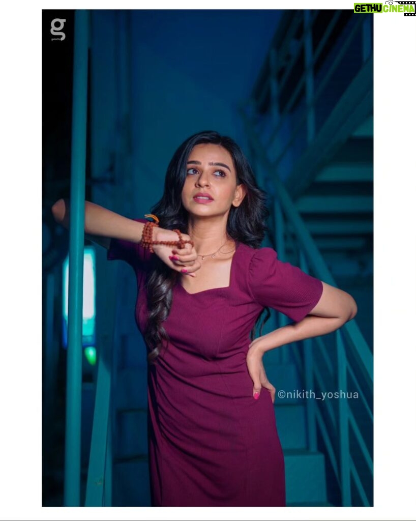 Divya Ganesh Instagram - Gorgeous @divya_ganesh_official 🖤✨ . . . Inframe : @divya_ganesh_official 🥰💫 Photograph : @nikith_yoshua 📸 . . . #divyaganesh #serial #fansmeet #actress #galatta #photoshoot #nightshoot #model #divya #ganesh #picoftheday #photo #pose #leo #baakiyalakshmi #baakiyalakshmi_serial #serialbaakiyalakshmi Chennai, India