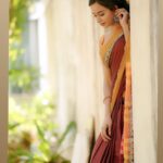 Divya Ganesh Instagram - Saree not sorry🤣 @ivalinmabia @camerasenthil @makeover_by_miga @pavithra_hairstylist @rrajeshananda #divyaganesh