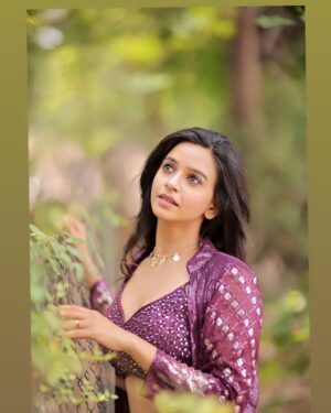 Divya Ganesh Instagram - “The right person will not only look for you but also look after you”.

@kiarainchennai 
@agnes110125_official 

#divyaganesh