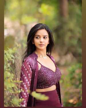 Divya Ganesh Instagram - “The right person will not only look for you but also look after you”.

@kiarainchennai 
@agnes110125_official 

#divyaganesh