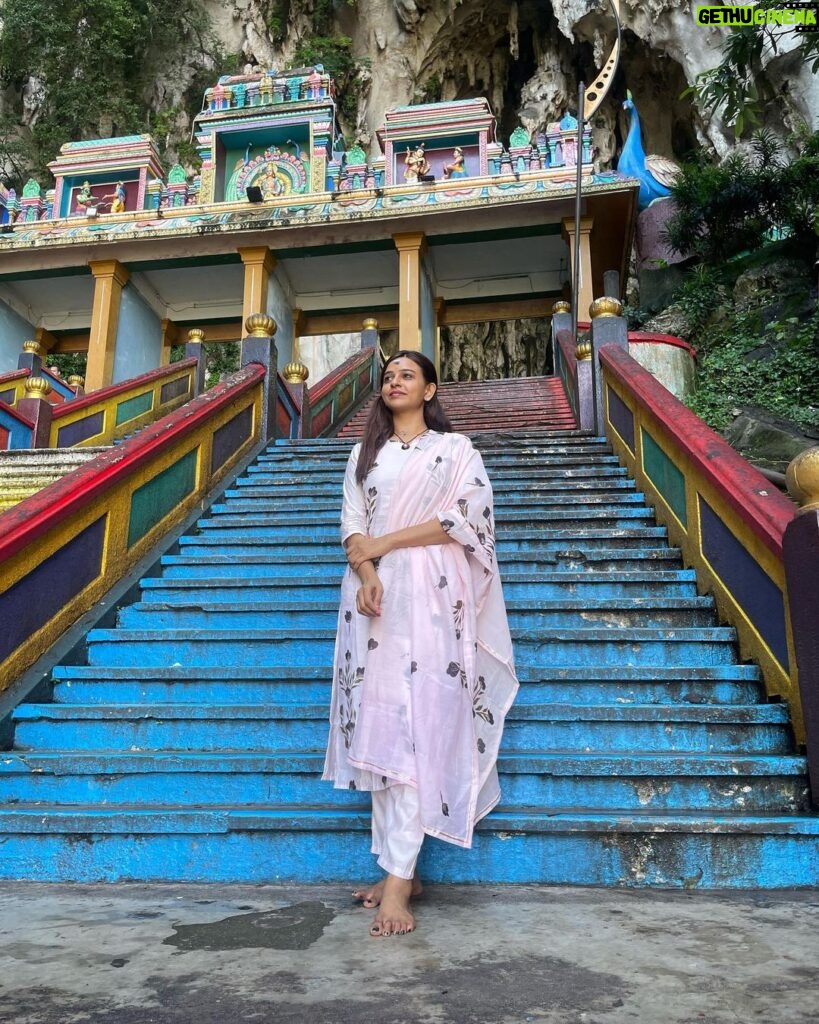 Divya Ganesh Instagram - 🙏 #divyaganesh Batu Caves Temple Malaysia