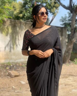 Divya Ganesh Instagram - 🖤

#divyaganesh