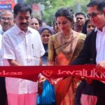 Divya Ganesh Instagram - Happy to be part of the inauguration ceremony of Joy Alukka's new showroom at Cuddalore in the presence of dignitaries. I wish you good luck for greater prosperity, success, and happiness♥️ @joyalukkas