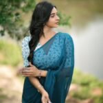 Divya Ganesh Instagram - @divya_ganesh_official . . . . . . . . . . . #dhanushphotography #divyaganesh #chennai #chennaiphotography #reelsinstagram #tamilreel #vijaytelevision #vijaystars #vijaytv #wedding #ecr #canonindia #traditional #india #dhanush #nayanthara #yaradineemohini #redsaree #saree Chennai, India