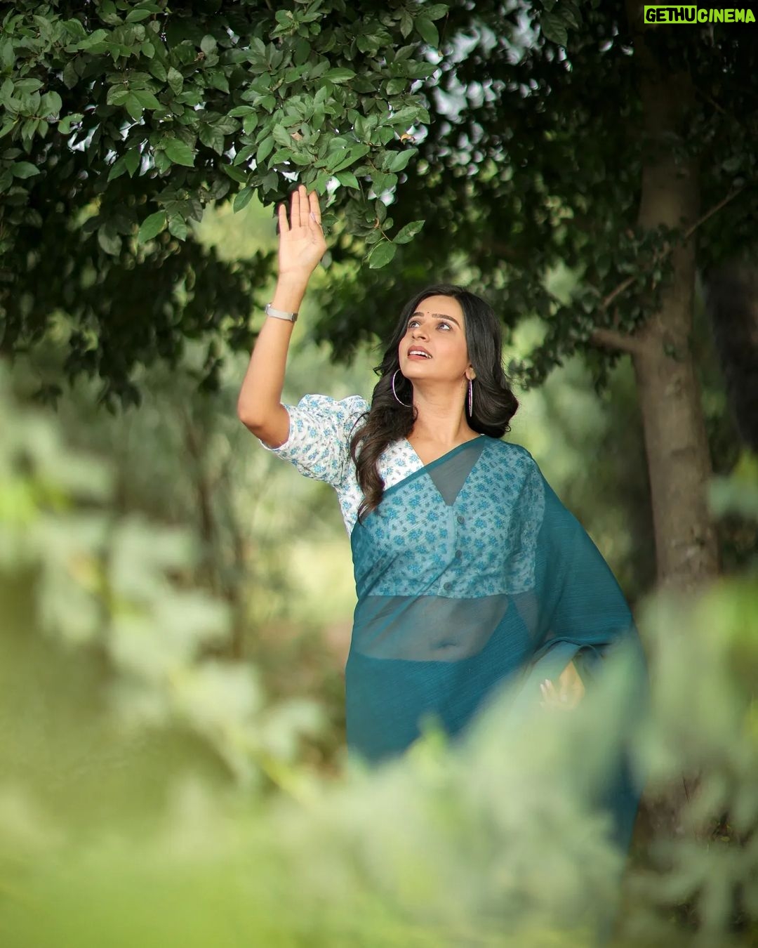 Divya Ganesh Instagram - @divya_ganesh_official . . . . . . . . . . . #dhanushphotography #divyaganesh #chennai #chennaiphotography #reelsinstagram #tamilreel #vijaytelevision #vijaystars #vijaytv #wedding #ecr #canonindia #traditional #india #dhanush #nayanthara #yaradineemohini #redsaree #saree Chennai, India